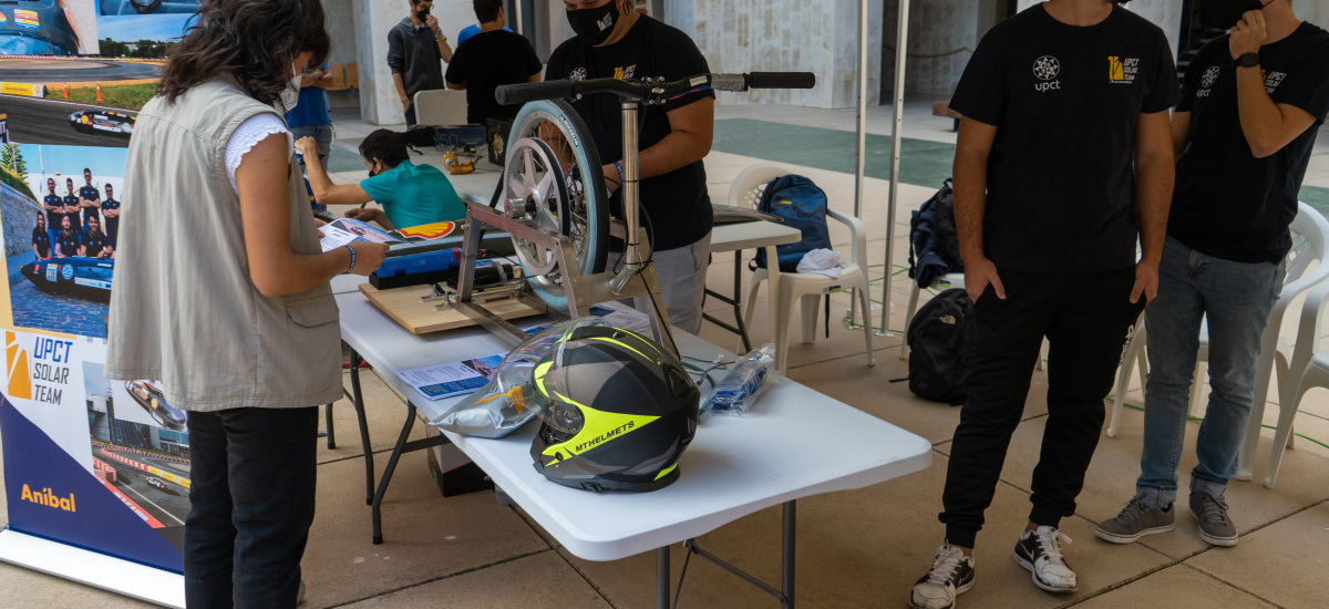 Imagen Industriales muestra este miércoles sus equipos de competición y sus asociaciones tecnológicas